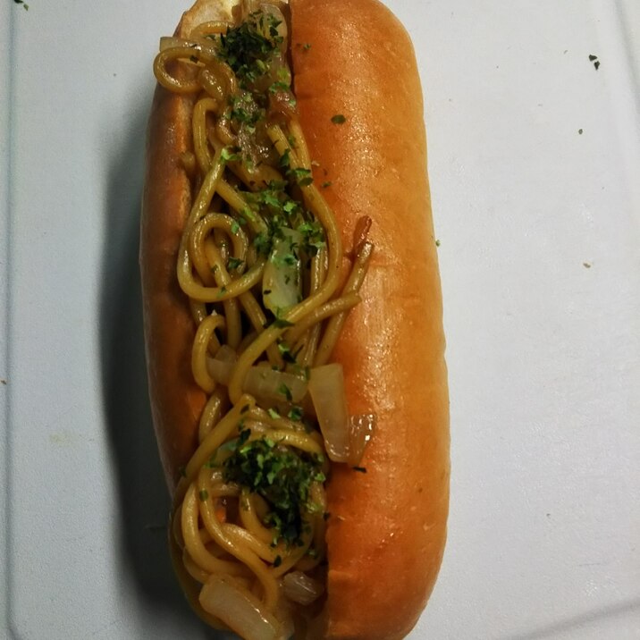 焼きそばのホットドッグロールパン